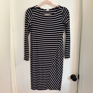 A Pea in the Pod casual maternity dress